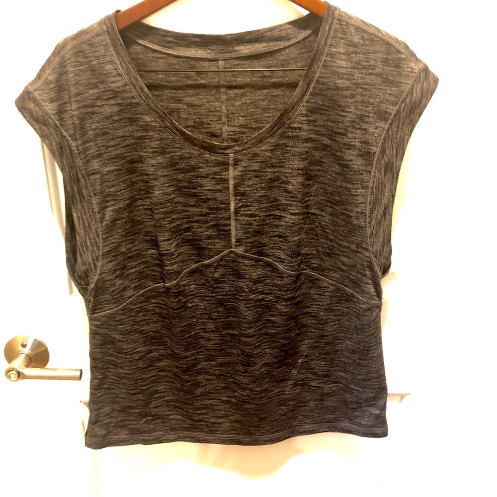 Sleeveless Lululemon loose top